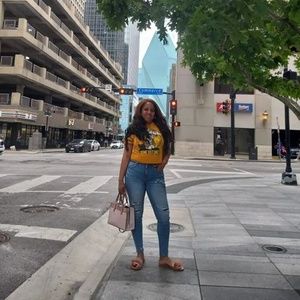 Meet your Posher, Yanileiky